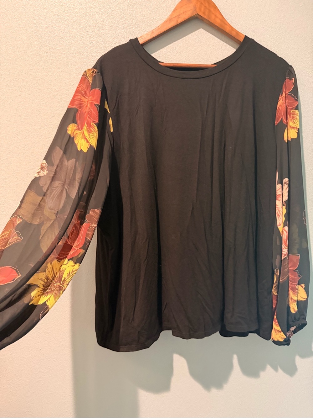 Tahari Black Soft Stretch Flowy Top Floral Sheer Sleeves Elastic Wrist Viscose